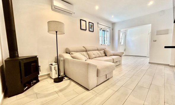 Resale - Villa - Orihuela Costa - Villamartín