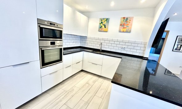 Resale - Villa - Orihuela Costa - Villamartín