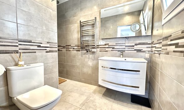 Resale - Villa - Orihuela Costa - Villamartín
