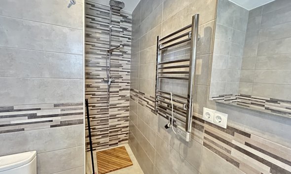 Resale - Villa - Orihuela Costa - Villamartín