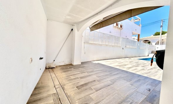 Resale - Villa - Orihuela Costa - Villamartín
