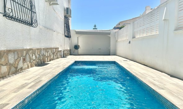 Resale - Villa - Orihuela Costa - Villamartín