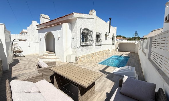 Resale - Villa - Orihuela Costa - Villamartín