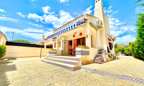 Resale - Villa - Orihuela Costa - La Zenia