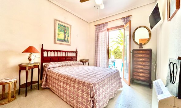 Resale - Villa - Orihuela Costa - La Zenia