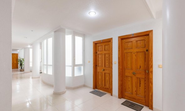 Resale - Apartment - Torrevieja - Playa del cura