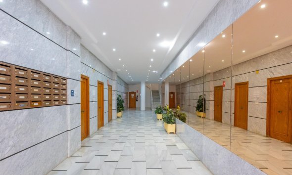 Resale - Apartment - Torrevieja - Playa del cura