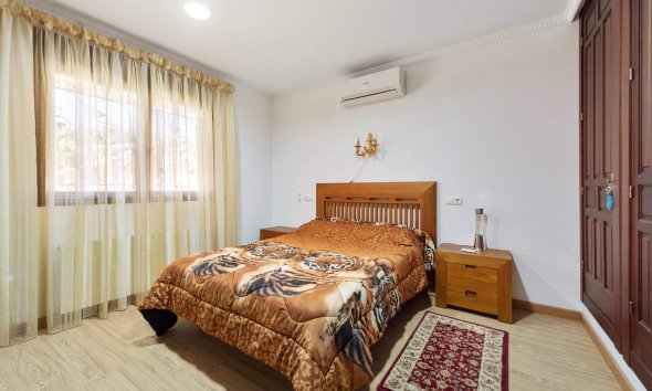 Resale - Villa - Orihuela Costa - Campoamor