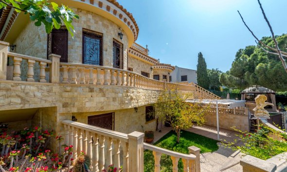 Resale - Villa - Orihuela Costa - Campoamor