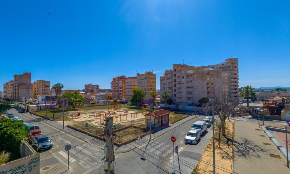 Resale - Terraced house / Townhouse - Torrevieja - Nueva Torrevieja