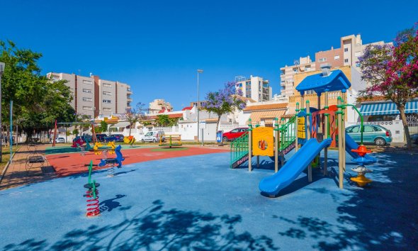 Resale - Terraced house / Townhouse - Torrevieja - Nueva Torrevieja