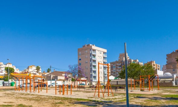 Resale - Terraced house / Townhouse - Torrevieja - Nueva Torrevieja