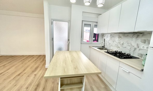 Reventa - Apartamento / Dúplex - Torrevieja