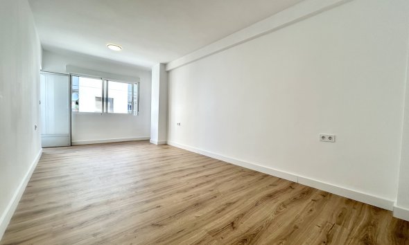 Reventa - Apartamento / Dúplex - Torrevieja