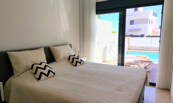 Resale - Villa - San Miguel de Salinas