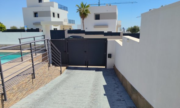 Resale - Villa - San Miguel de Salinas