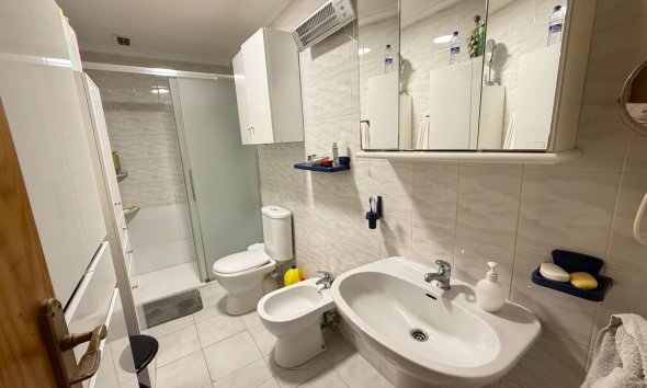 Resale - Apartment - Torrevieja - Acequion