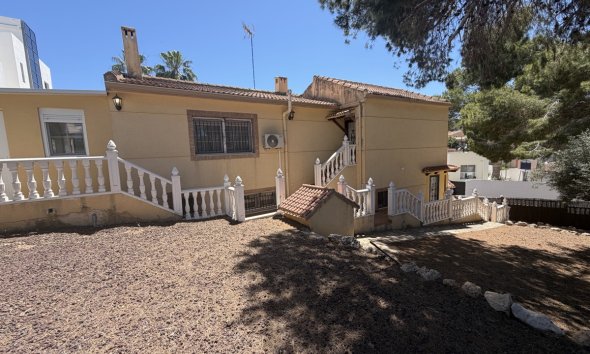 Reventa - Villa - Torrevieja - Los Balcones