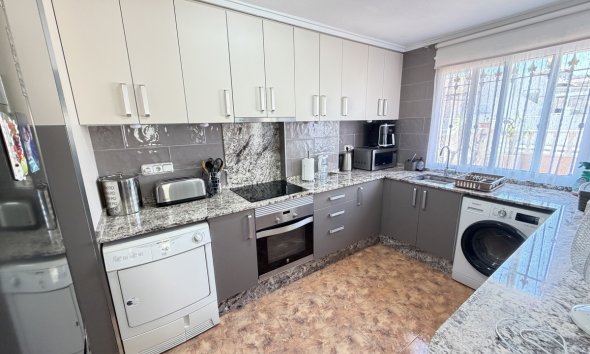 Resale - Terraced house / Townhouse - Orihuela Costa - La Zenia