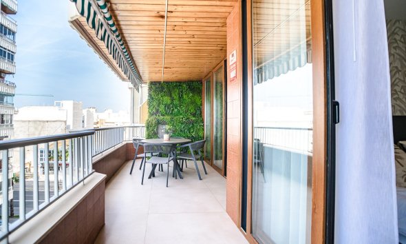 Resale - Apartment - Torrevieja - Acequion