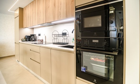 Resale - Apartment - Torrevieja - Acequion