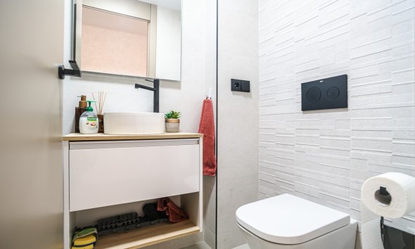 Resale - Apartment - Torrevieja - Acequion