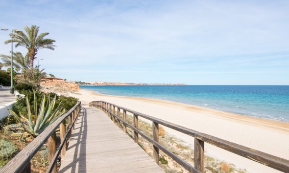 Resale - Terraced house / Townhouse - Pilar de la Horadada - Mil Palmeras