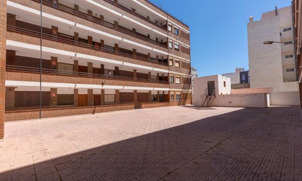 Resale - Apartment - Torrevieja - Estacion de autobuses