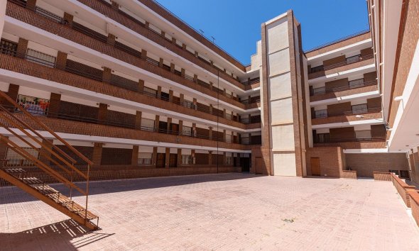 Resale - Apartment - Torrevieja - Estacion de autobuses