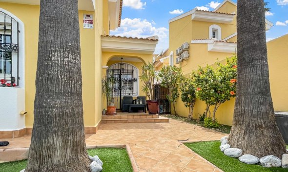 Resale - Villa - Orihuela Costa - Los Dolses