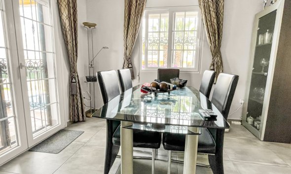 Resale - Villa - Orihuela Costa - Los Dolses