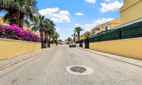 Resale - Villa - Orihuela Costa - Los Dolses