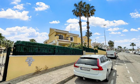 Resale - Villa - Orihuela Costa - Los Dolses