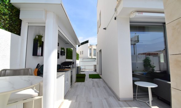 Resale - Villa - Orihuela Costa - Lomas de Cabo Roig