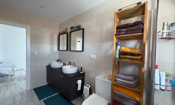 Resale - Villa - Torrevieja - La Siesta - El Salado -  Torreta