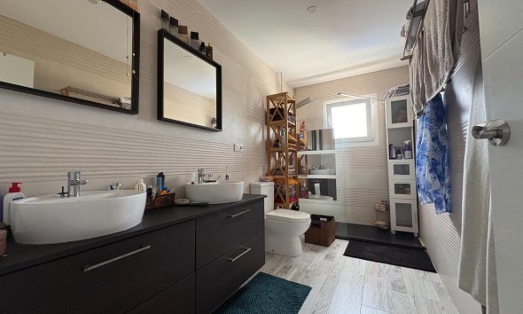 Resale - Villa - Torrevieja - La Siesta - El Salado -  Torreta