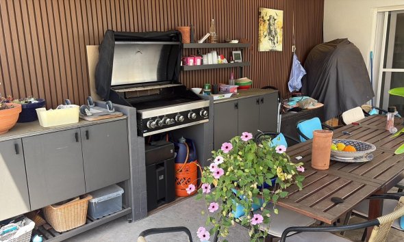 Resale - Villa - Torrevieja - La Siesta - El Salado -  Torreta
