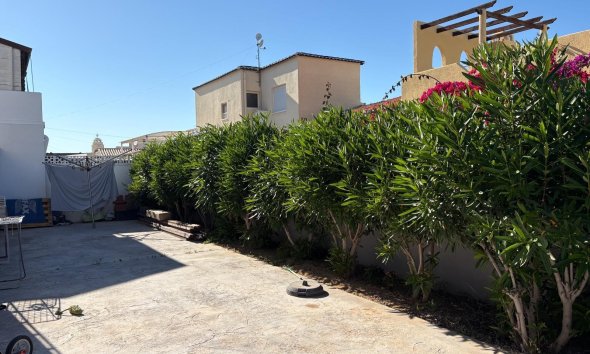 Resale - Villa - Torrevieja - La Siesta - El Salado -  Torreta