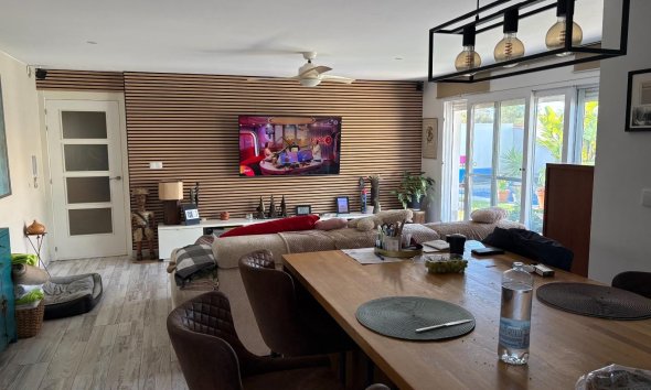 Resale - Villa - Torrevieja - La Siesta - El Salado -  Torreta