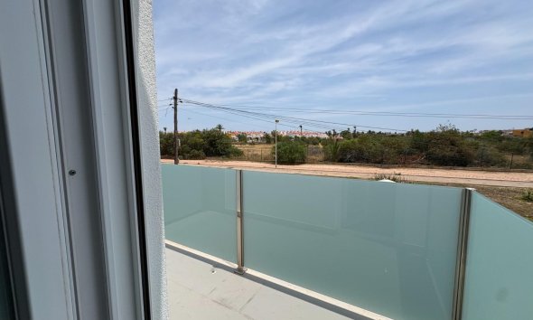 Resale - Villa - Torrevieja - La Siesta - El Salado -  Torreta