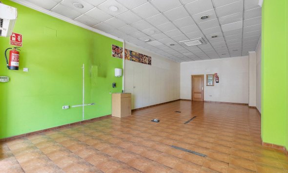 Resale - Commercial premises / Commercial unit / Retail space - Torrevieja - Centro
