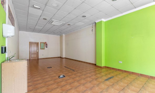 Resale - Commercial premises / Commercial unit / Retail space - Torrevieja - Centro