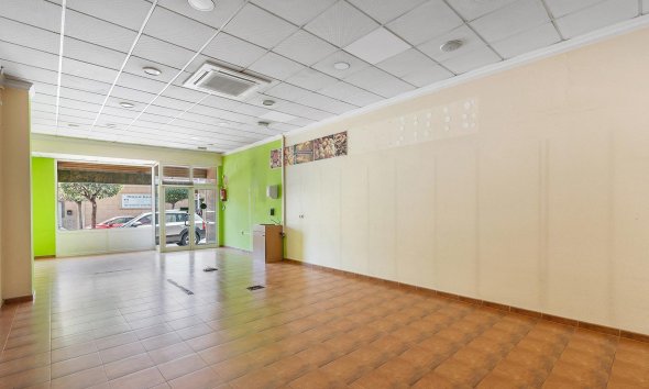 Resale - Commercial premises / Commercial unit / Retail space - Torrevieja - Centro