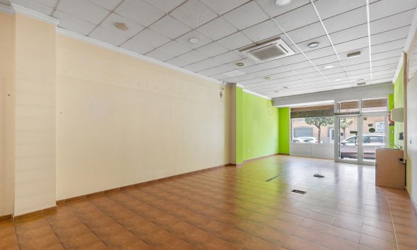 Resale - Commercial premises / Commercial unit / Retail space - Torrevieja - Centro