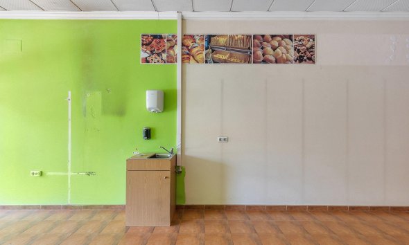 Resale - Commercial premises / Commercial unit / Retail space - Torrevieja - Centro