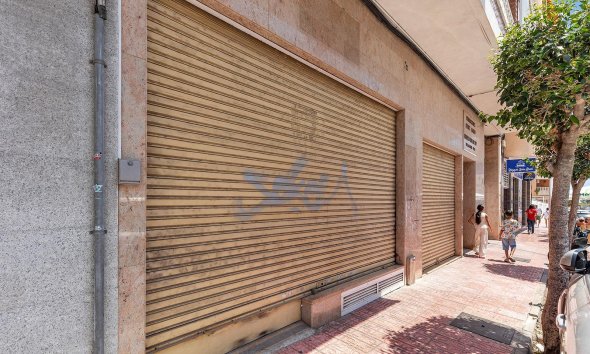 Resale - Commercial premises / Commercial unit / Retail space - Torrevieja - Centro