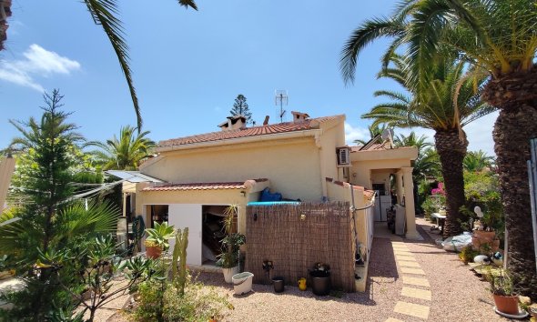 Resale - Villa / House - Ciudad Quesada