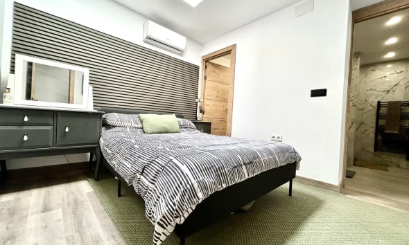 Resale - Terraced house / Townhouse - San Miguel de Salinas