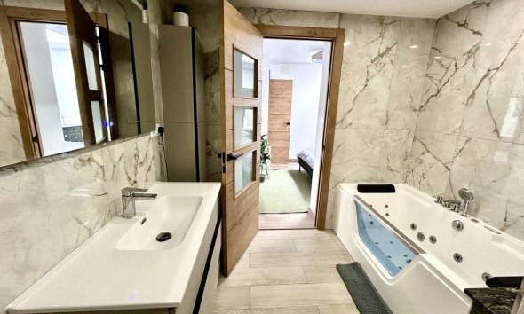 Resale - Terraced house / Townhouse - San Miguel de Salinas
