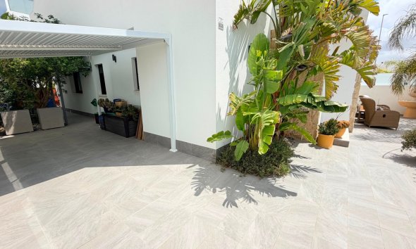 Resale - Villa - Los Montesinos - La Herrada